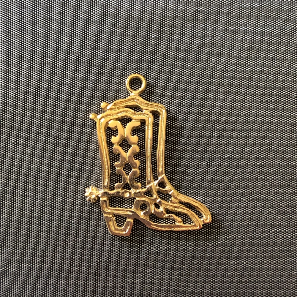 ✨Beautiful Cowboy boot golden charm✨